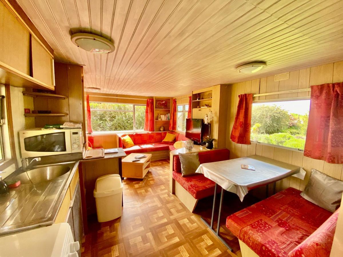 Mobilhome Sous Chalet En Bois A La Ferme Josnes Exterior foto